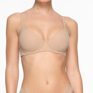 SKIMS Fits Everybody T-Shirt Bra in Clay